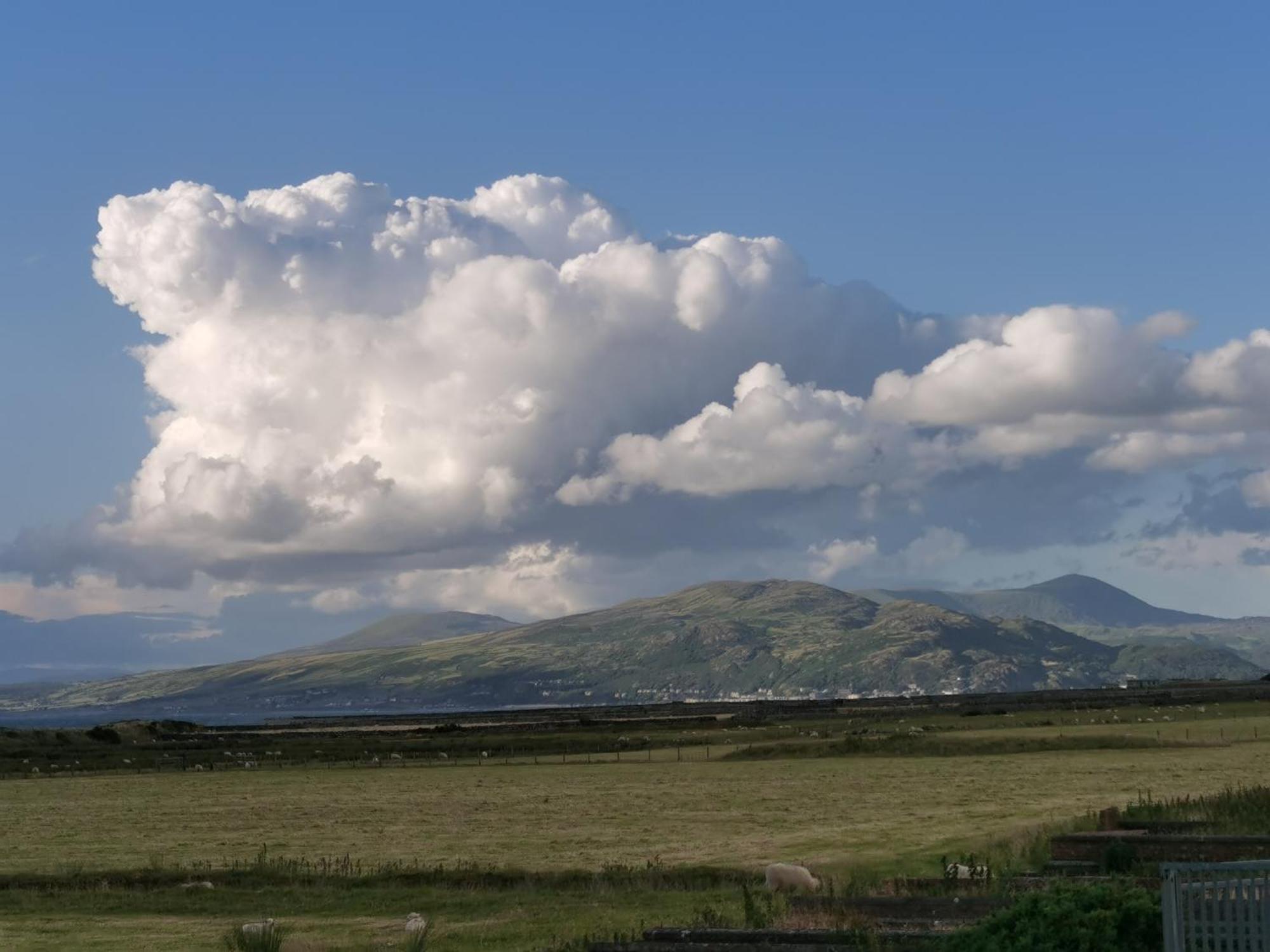 Snowdonia Sea And Mountains View Chalet Llwyngwril